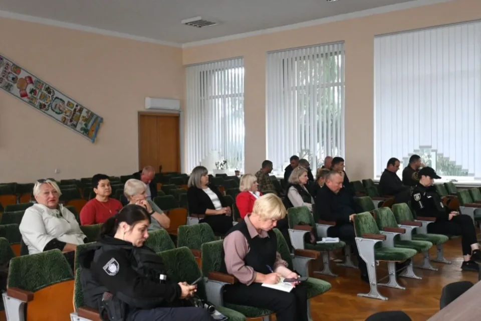 Депутати Шполянської міської ради на позачерговій сесії в залі засідань